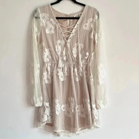 Lovers + Friends White Lace Long Sleeve Mini Dress Lace Up Key Hole Back S - Picture 3 of 14